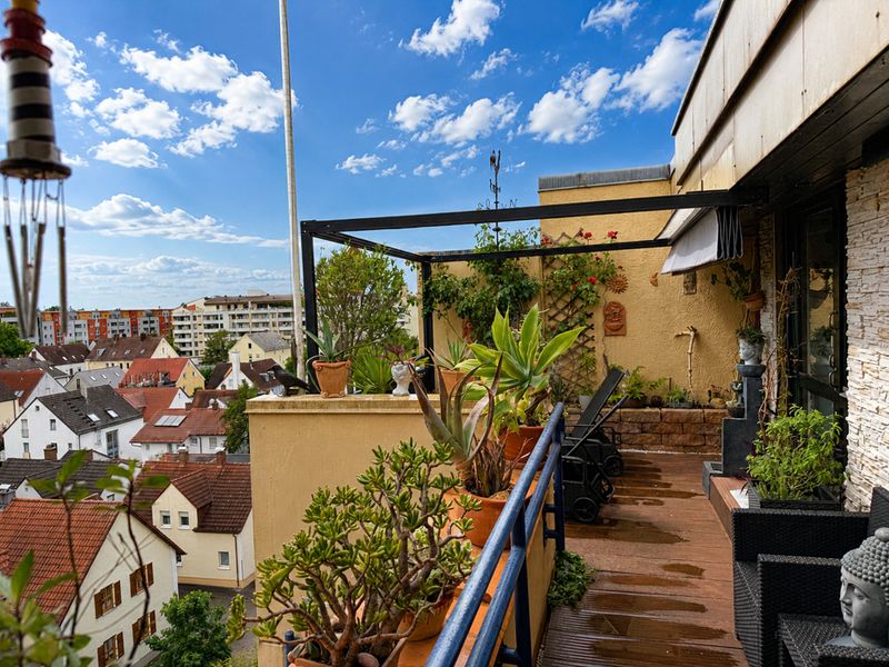 Penthouse mit 36 m² Dachterrasse & Fernblick in Augsburg-Pfersee